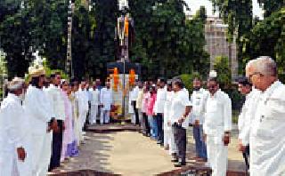 Shraddha on Indra Gandhi in Chandrapur | चंद्रपुरात इंदिरा गांधींना श्रद्धाजंली