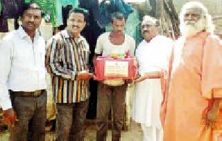 ... and tears of joy in their eyes | ...अन् त्यांच्या डोळ्यांत तरळले आनंदाश्रू