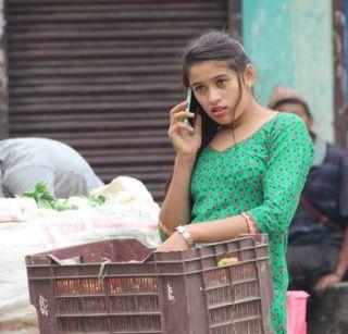 After the Pakistani tea, Nepalese bacteria are now viral | पाकिस्तानी चहावाल्यानंतर आता नेपाळची भाजीवाली होतीये व्हायरल After the Pakistani tea, Nepalese bacteria are now viral | पाकिस्तानी चहावाल्यानंतर आता नेपाळची भाजीवाली होतीये व्हायरल