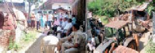 Enforced encroachment in police camp | पोलिस बंदोबस्तात अतिक्रमण निर्मूलन Enforced encroachment in police camp | पोलिस बंदोबस्तात अतिक्रमण निर्मूलन