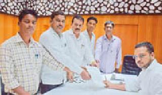 Decrease rate before the public goes down the road | जनता रस्त्यावर उतरण्यापूवी दर घटवा