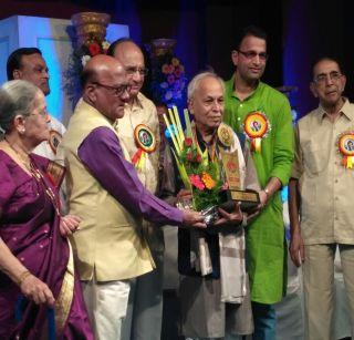 VIDEO: Bhain Vishav Medal awarded to Jayant Savarkar | VIDEO: जयंत सावरकर यांना भावे गौरव पदक प्रदान