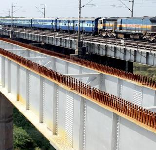 Free the route of new trains between Bhusawal-Jalgaon | भुसावळ-जळगाव दरम्यान नवीन रेल्वेगाडयांचा मार्ग मोकळा Free the route of new trains between Bhusawal-Jalgaon | भुसावळ-जळगाव दरम्यान नवीन रेल्वेगाडयांचा मार्ग मोकळा