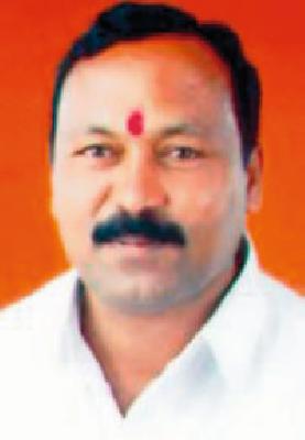 For the first time in two parties, the fight | दोन पक्षात पहिल्यांदाच लढत