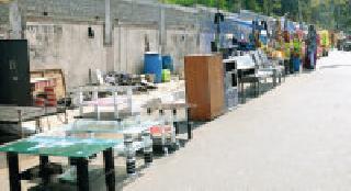 The squad encircles again | पथक फिरताच पुन्हा अतिक्रमण