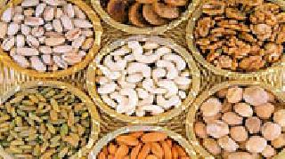 Increased demand for dried fruit as winter begins | हिवाळा सुरू होताच सुकामेव्याच्या मागणीत वाढ Increased demand for dried fruit as winter begins | हिवाळा सुरू होताच सुकामेव्याच्या मागणीत वाढ