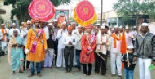 Kakad Aarti for the first time in Kalamb | कळंबमध्ये पहिल्यांदाच काकड आरती Kakad Aarti for the first time in Kalamb | कळंबमध्ये पहिल्यांदाच काकड आरती