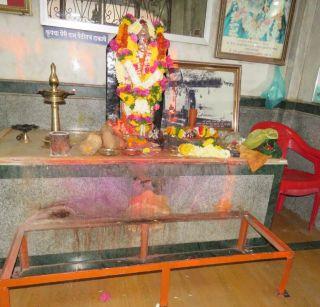 VIDEO: Theft of the Goddess of the Goddess stolen in the temple, stolen worth Rs | VIDEO: एकविरा देवीच्या पायथा मंदिरात चोरी, साडेसहा लाखांचा ऐवज चोरीला