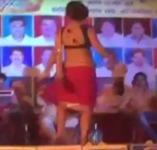 VIDEO: Ashlyn Thumke in the program organized at Chhat Pooja | VIDEO : छट पूजेनिमित्त आयोजित कार्यक्रमात अश्लिल ठुमके