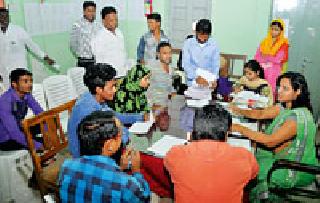 Ten people were registered | दहा जणांचे नोंदविले बयाण