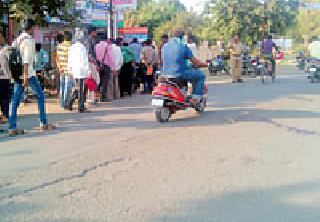 One killed in four accidents; Eight people are serious | चार अपघातांत एक ठार; आठ जण गंभीर One killed in four accidents; Eight people are serious | चार अपघातांत एक ठार; आठ जण गंभीर