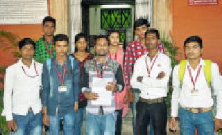 Students in the support of the Principal | प्राचार्यांच्या समर्थनार्थ सरसावले विद्यार्थी