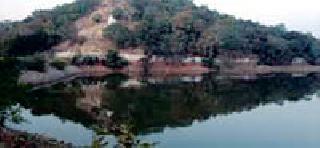 Youngsters in Ravanwadi tourism | रावणवाडी पर्यटनस्थळी तरूणांचा धिंगाणा Youngsters in Ravanwadi tourism | रावणवाडी पर्यटनस्थळी तरूणांचा धिंगाणा