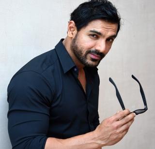 John's 'Force 2' action was reduced | जॉनमुळे झाली ‘फोर्स २’ची अॅक्शन कमी John's 'Force 2' action was reduced | जॉनमुळे झाली ‘फोर्स २’ची अॅक्शन कमी