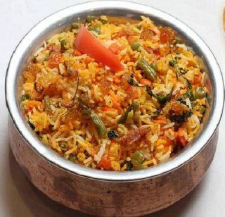 500 rupee refusal to take note; The customer has thrown the road on the road | 500 रुपयांची नोट घेण्यास नकार; ग्राहकाने रस्त्यावर फेकली बिर्याणी