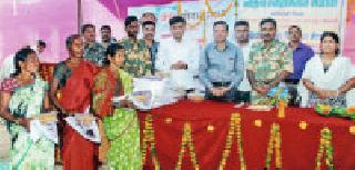 Naxal-affected areas in different parts of Diwali | नक्षलग्रस्त भागात आगळीवेगळी दिवाळी