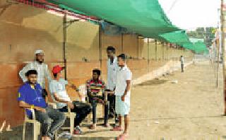 The currency has stopped trading, the market jumped | नोटा बादमुळे व्यवहार थांबले, बाजारपेठ ठप्प The currency has stopped trading, the market jumped | नोटा बादमुळे व्यवहार थांबले, बाजारपेठ ठप्प