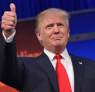 Trump beat the media | ट्रम्प यांची मीडियावर मात Trump beat the media | ट्रम्प यांची मीडियावर मात