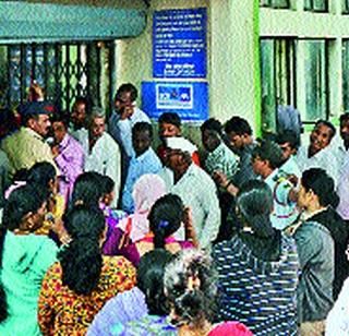 Kerrachi basket on orders of collector | जिल्हाधिकाऱ्यांच्या आदेशाला केराची टोपली Kerrachi basket on orders of collector | जिल्हाधिकाऱ्यांच्या आदेशाला केराची टोपली