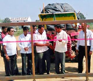 Start of buying cotton in Chimur | चिमूरमध्ये कापूस खरेदीला प्रारंभ Start of buying cotton in Chimur | चिमूरमध्ये कापूस खरेदीला प्रारंभ