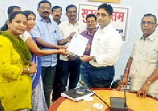 To solve the problem of Gramsevak | ग्रामसेवकांच्या समस्या निकाली काढणार To solve the problem of Gramsevak | ग्रामसेवकांच्या समस्या निकाली काढणार