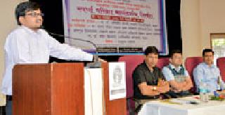 Go face-to-face competitive examinations boldly | स्पर्धा परीक्षांना धैर्याने समोरे जा Go face-to-face competitive examinations boldly | स्पर्धा परीक्षांना धैर्याने समोरे जा