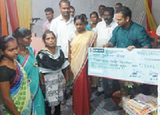 Distribution of Kanyaratnama Award | कन्यारत्न पुरस्काराचे वितरण Distribution of Kanyaratnama Award | कन्यारत्न पुरस्काराचे वितरण