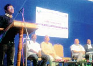 Make yourself a second man with a self-esteem | स्वत: सोबत दुसऱ्याचाही मानसमित्र बना Make yourself a second man with a self-esteem | स्वत: सोबत दुसऱ्याचाही मानसमित्र बना