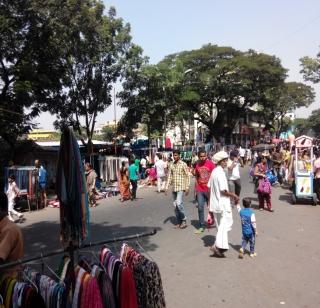 Recalling the ban on the customers, the market sentiment declined | नोटा बंदीमुळे आठवडा बाजारात ग्राहकांची मंदी Recalling the ban on the customers, the market sentiment declined | नोटा बंदीमुळे आठवडा बाजारात ग्राहकांची मंदी