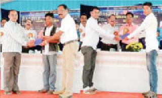 Eight replicas at the state level | आठ प्रतिकृती राज्यस्तरावर