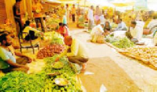 Weekly market turnover slowed down | आठवडी बाजारातील उलाढाल मंदावली Weekly market turnover slowed down | आठवडी बाजारातील उलाढाल मंदावली