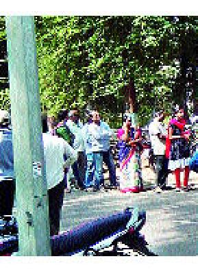 Bank credit on fourth day | चौथ्या दिवशीही बॅँकेत गर्दी