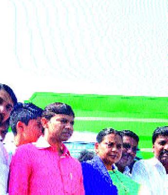 Launch of New Ghumagad | नवीन घंटागाड्यांचे लोकार्पण