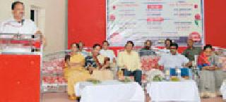 Maratha Morcha silent | मराठ्यांचे मोर्चे मूक, संख्या मात्र बोलकी Maratha Morcha silent | मराठ्यांचे मोर्चे मूक, संख्या मात्र बोलकी