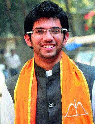 The queues of ordinary citizens only: Aditya Thackeray | रांगांमुळे सामान्य नागरिकांचेच हाल : आदित्य ठाकरे