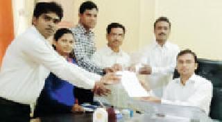 Talathi and board officer on leave | तलाठी व मंडळ अधिकारी रजेवर Talathi and board officer on leave | तलाठी व मंडळ अधिकारी रजेवर