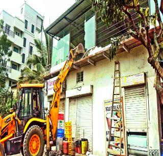 Hammer on unauthorized construction | अनधिकृत बांधकामावर हातोडा Hammer on unauthorized construction | अनधिकृत बांधकामावर हातोडा