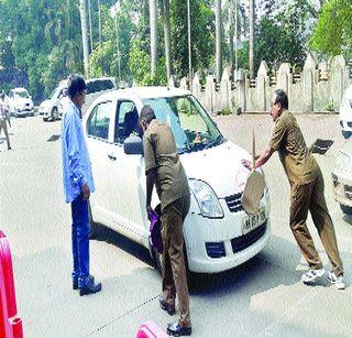 KDMT Chairman's vehicle 'push' starts | केडीएमटी सभापतींचे वाहनही ‘धक्का’ स्टार्ट KDMT Chairman's vehicle 'push' starts | केडीएमटी सभापतींचे वाहनही ‘धक्का’ स्टार्ट