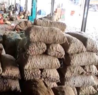 VIDEO: Suspicion in vegetable market due to the ban | VIDEO : नोटाबंदीमुळे भाजी मार्केटमध्ये शुकशुकाट VIDEO: Suspicion in vegetable market due to the ban | VIDEO : नोटाबंदीमुळे भाजी मार्केटमध्ये शुकशुकाट