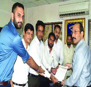 Demand for removal of out-of-date skeleton | शाळांबाहेरच्या टपऱ्या हटवण्याची मागणी Demand for removal of out-of-date skeleton | शाळांबाहेरच्या टपऱ्या हटवण्याची मागणी