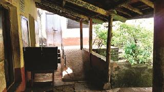 School Gaganbawda Taluka | गगनबावडा तालुक्यात शाळांची दुरवस्था School Gaganbawda Taluka | गगनबावडा तालुक्यात शाळांची दुरवस्था