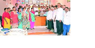 The movement of the talathi and divisional officers continued | तलाठी, मंडल अधिकाऱ्यांचे आंदोलन सुरूच The movement of the talathi and divisional officers continued | तलाठी, मंडल अधिकाऱ्यांचे आंदोलन सुरूच
