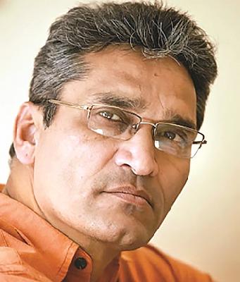 Arun Sadhu is conferred the literary career | अरुण साधू यांना साहित्य जीवनगौरव