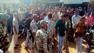 'Rada' in two groups of libraries | लायब्ररी चौकात दोन गटात ‘राडा’