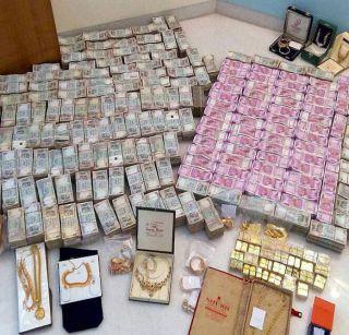 The currency of the currency notes was arrested by ED | नोटा बदलणा-या व्यापा-याला ईडीकडून अटक The currency of the currency notes was arrested by ED | नोटा बदलणा-या व्यापा-याला ईडीकडून अटक