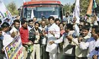 Narkhed railway bridge inaugurated twice a day | नरखेड रेल्वे पुलाचे एकाच दिवशी दोनदा उद्घाटन