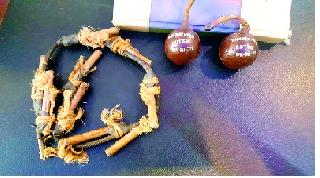 Bomb-like objects in khutav | खटावमध्ये बॉम्ब सदृश्य वस्तू Bomb-like objects in khutav | खटावमध्ये बॉम्ब सदृश्य वस्तू