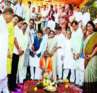 Modi government is false and hypocritical | मोदी सरकार म्हणजे खोटेपणा व ढोंगबाजी Modi government is false and hypocritical | मोदी सरकार म्हणजे खोटेपणा व ढोंगबाजी