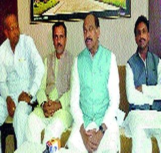 All the citizens of the state are bereaved due to the nozzle | नोटाबंदीमुळे सर्वच स्तरातील नागरिक त्रस्त All the citizens of the state are bereaved due to the nozzle | नोटाबंदीमुळे सर्वच स्तरातील नागरिक त्रस्त