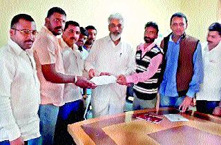 Electric holes in the water with the season | मोसमसह करंजाळीत विजेचा लपंडाव